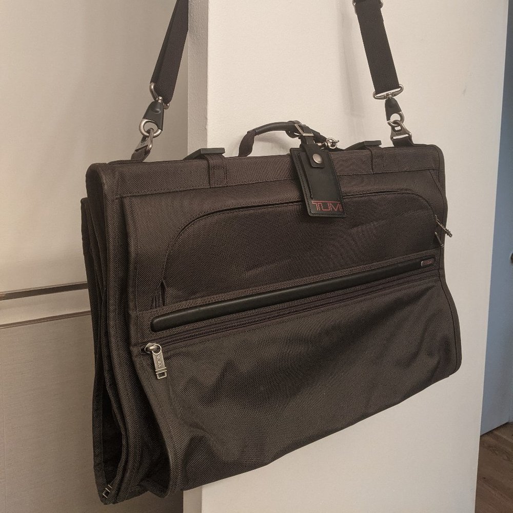 Tumi Tri-Fold Garment Bag (Green)